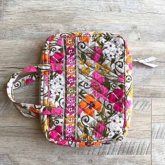 Vera Bradley Handbags - Vera Bradley Good Book Bag Purse
